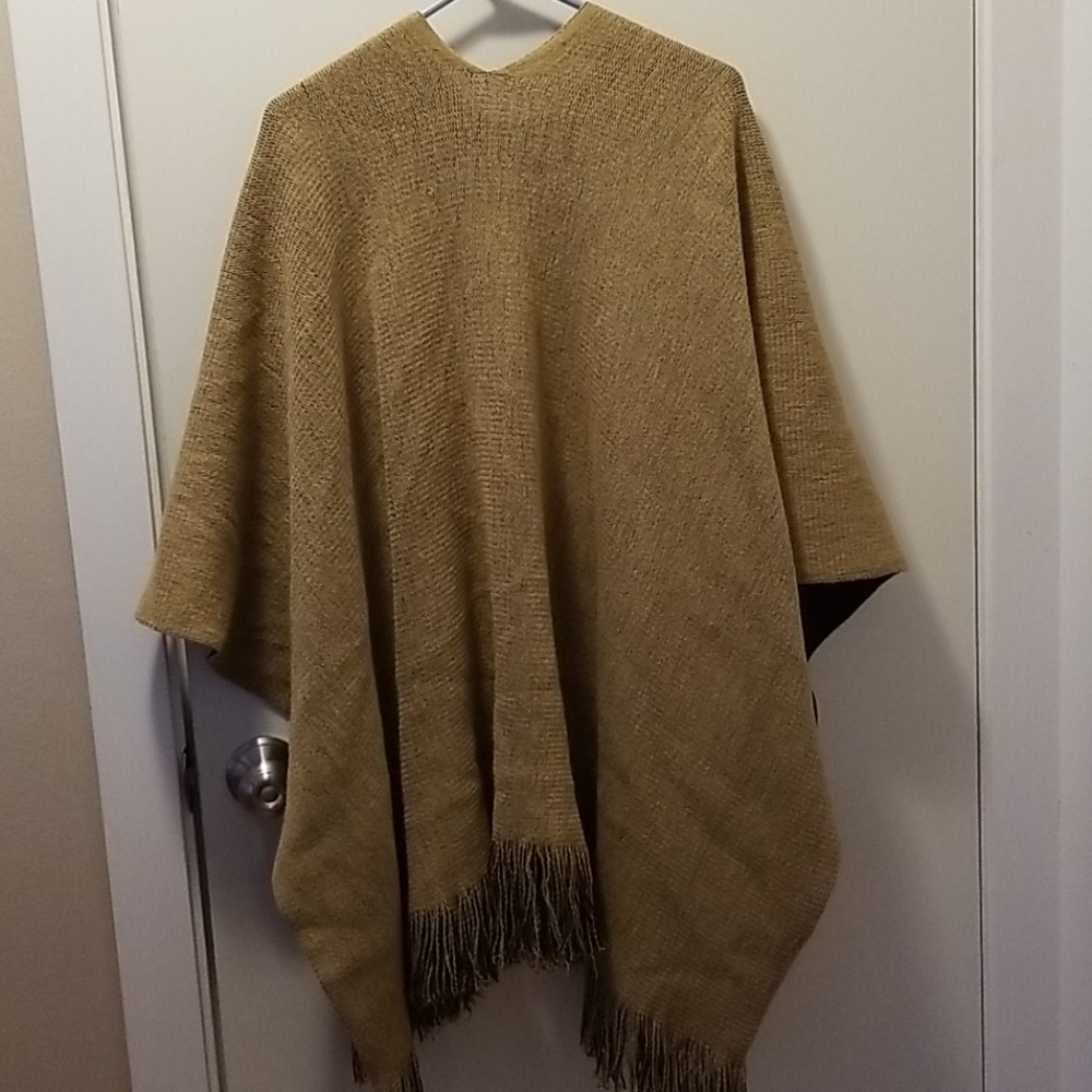 Poncho - Picture 2 of 4